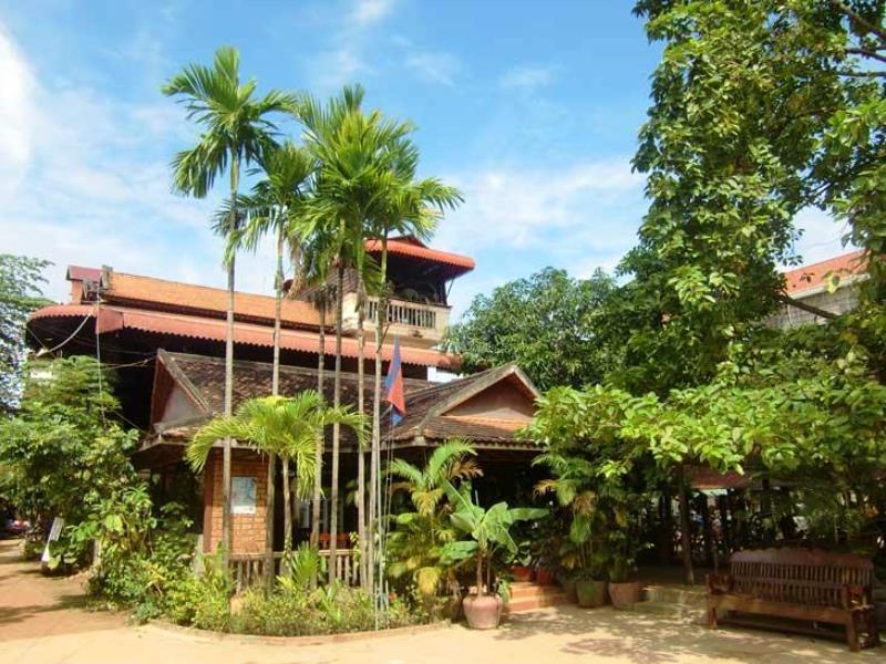 Khách sạn Garden Village 2*