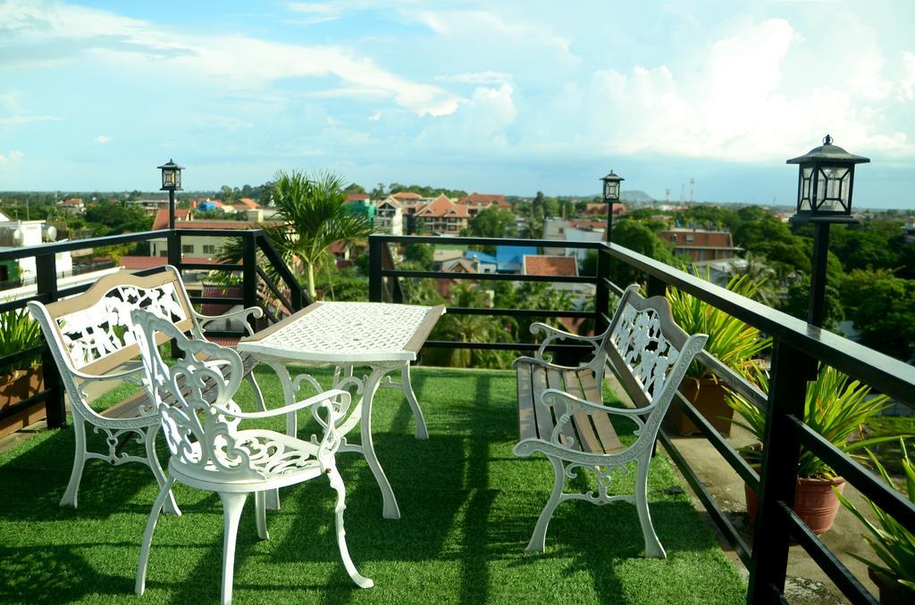 Hotel River 4*