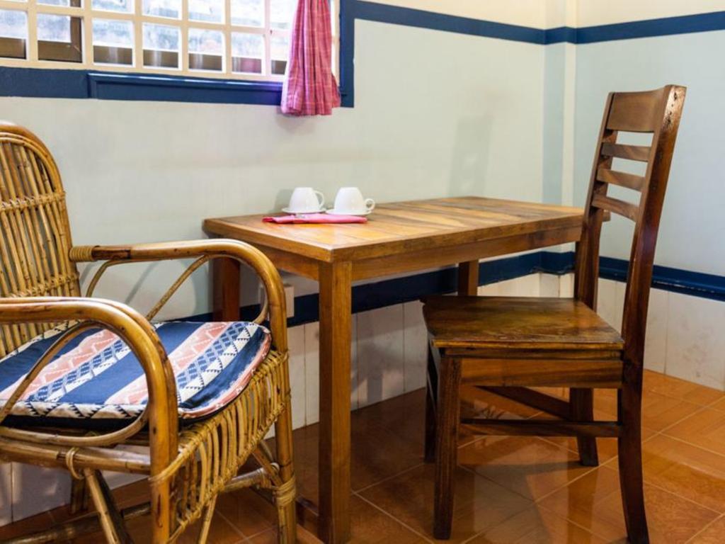 Two Dragons Guest house *
