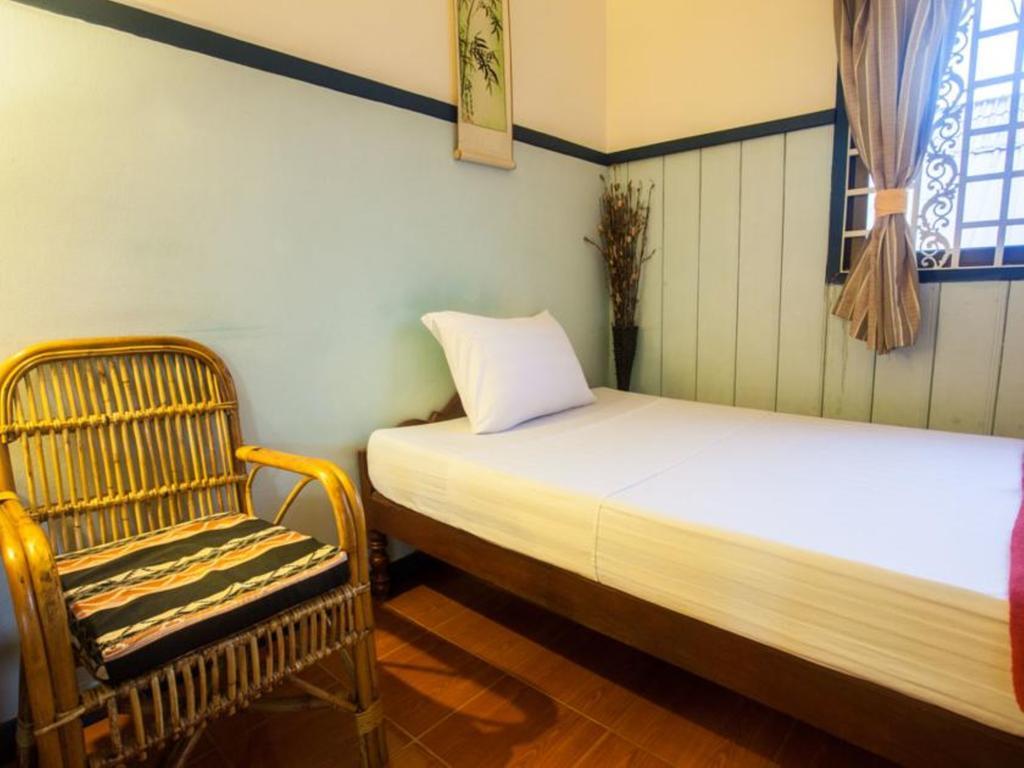 Two Dragons Guest house *