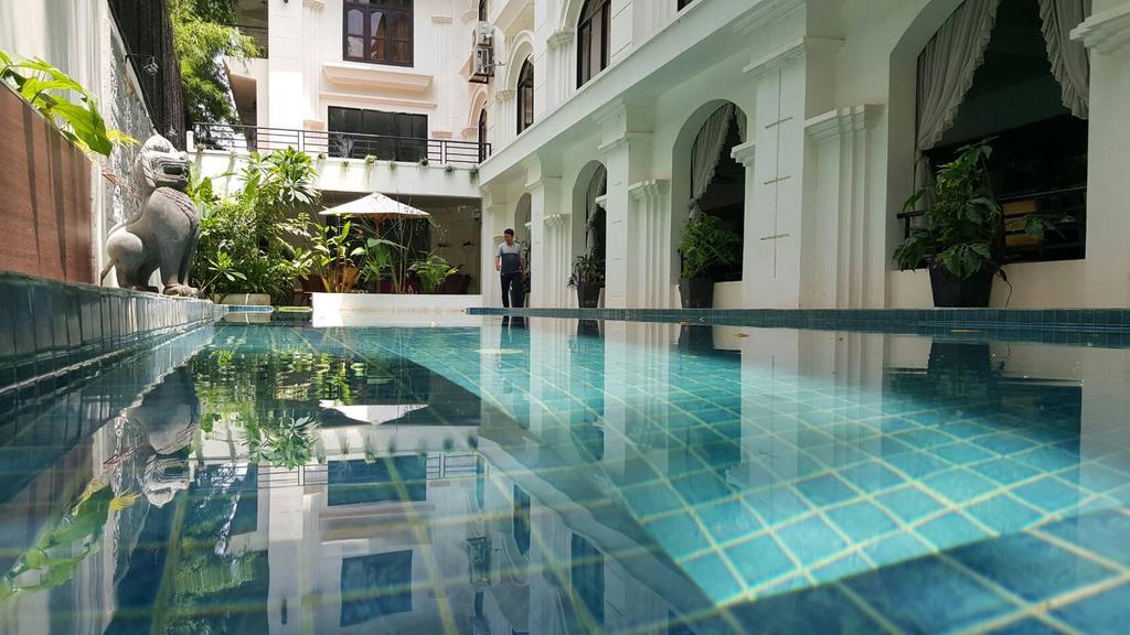Angkor Vireak Chey Hotel 3*
