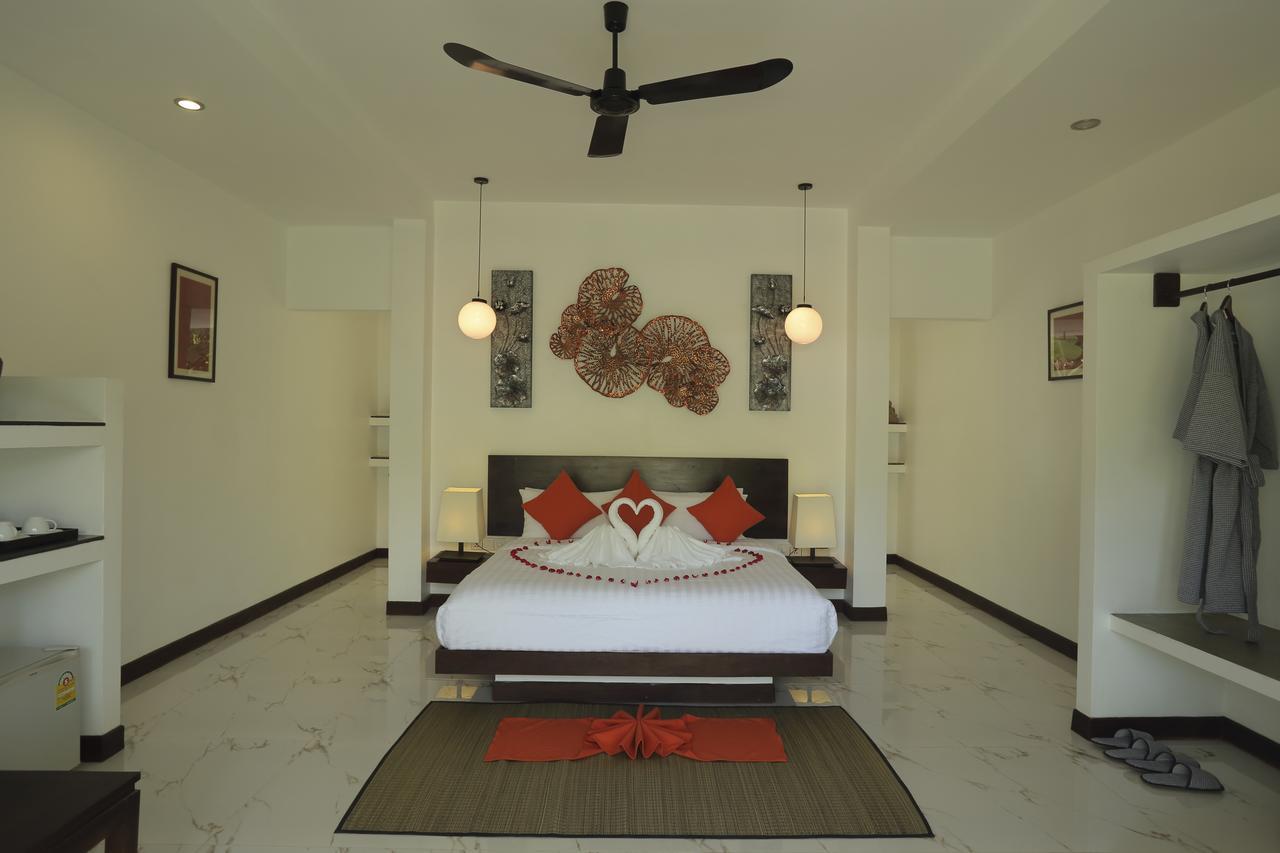 Blue Spring Boutique 3*