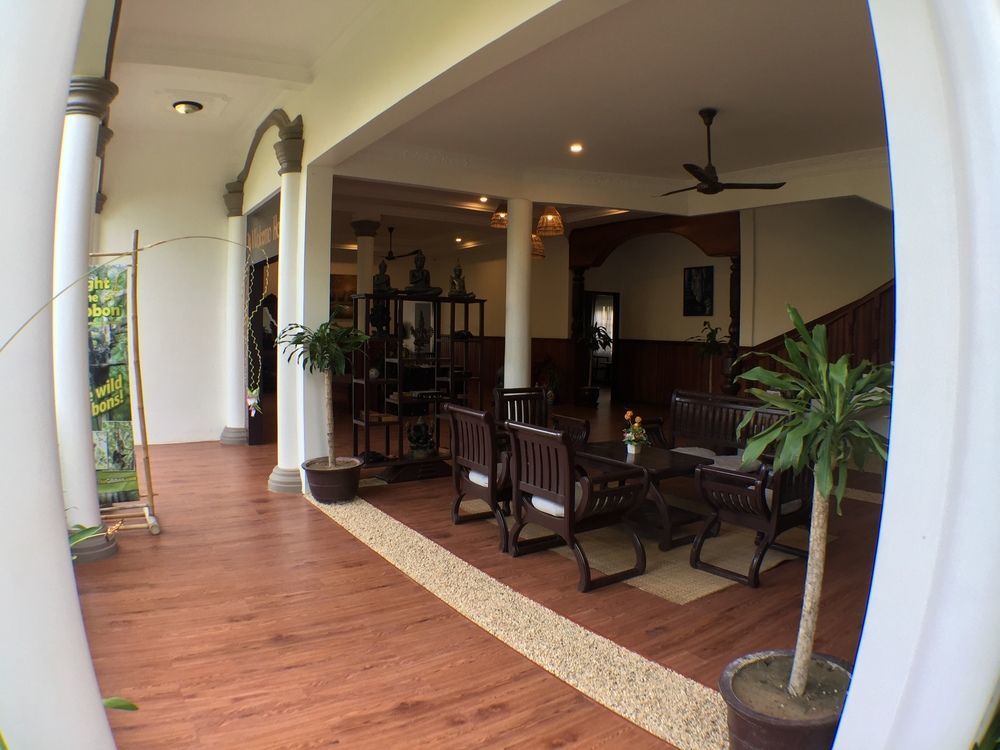 Angkor Yellow Villa *