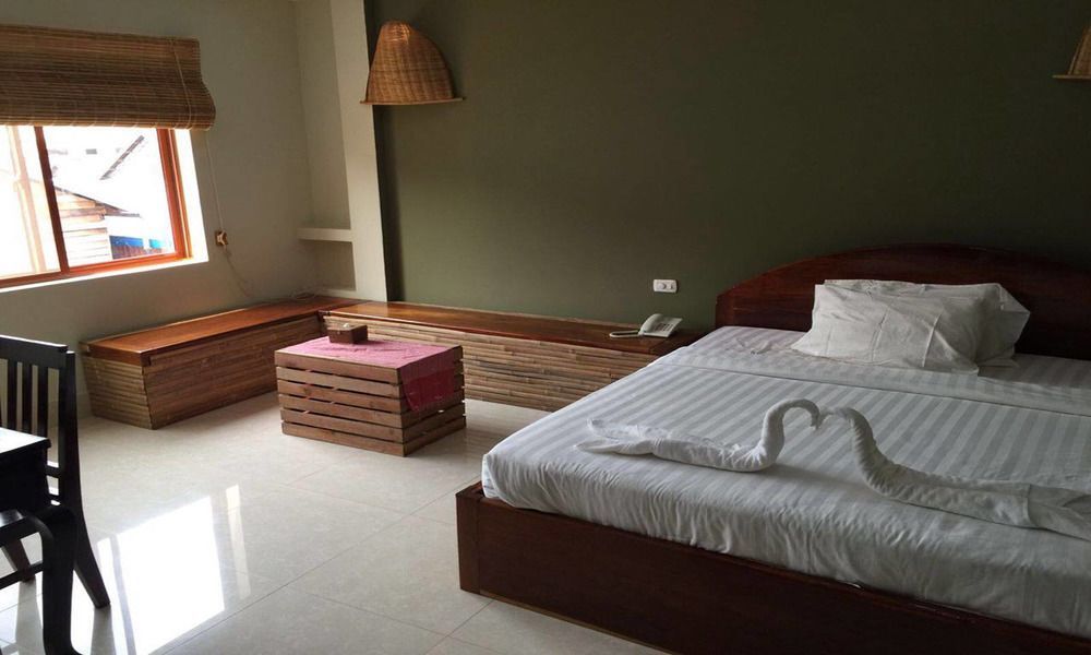 20th Street Serviced 3*