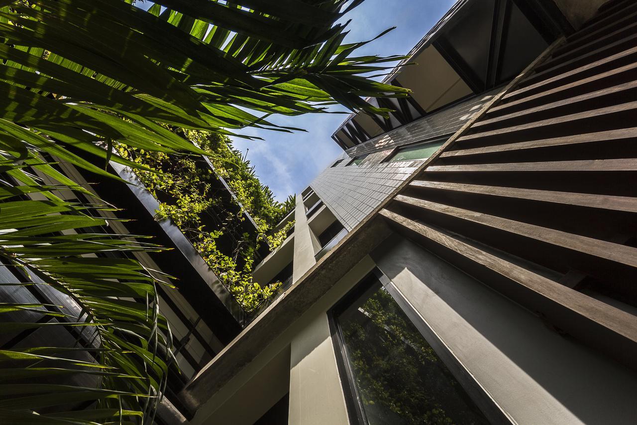 The Aviary 4*