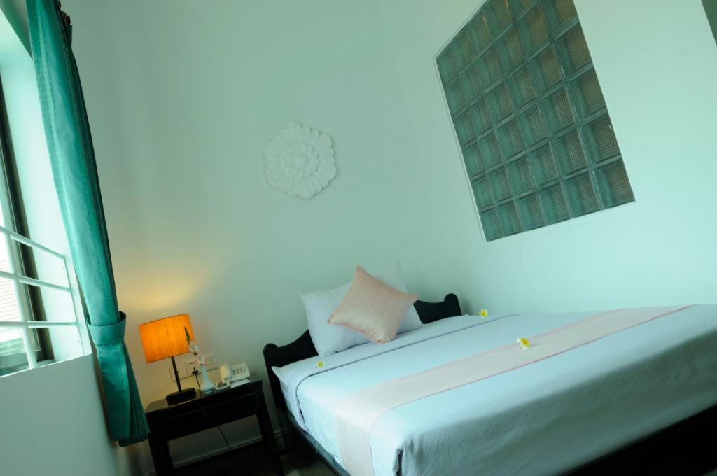 The Frangipani Ii Hotel