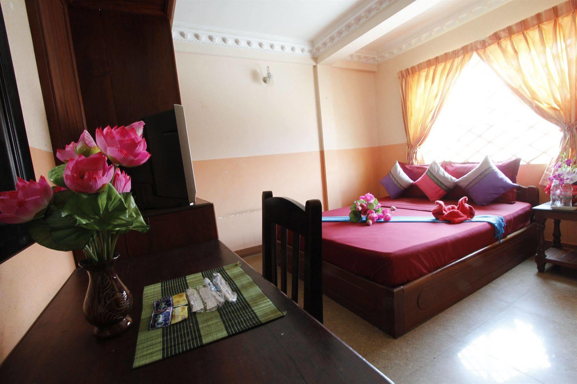 Adan World Hostel *