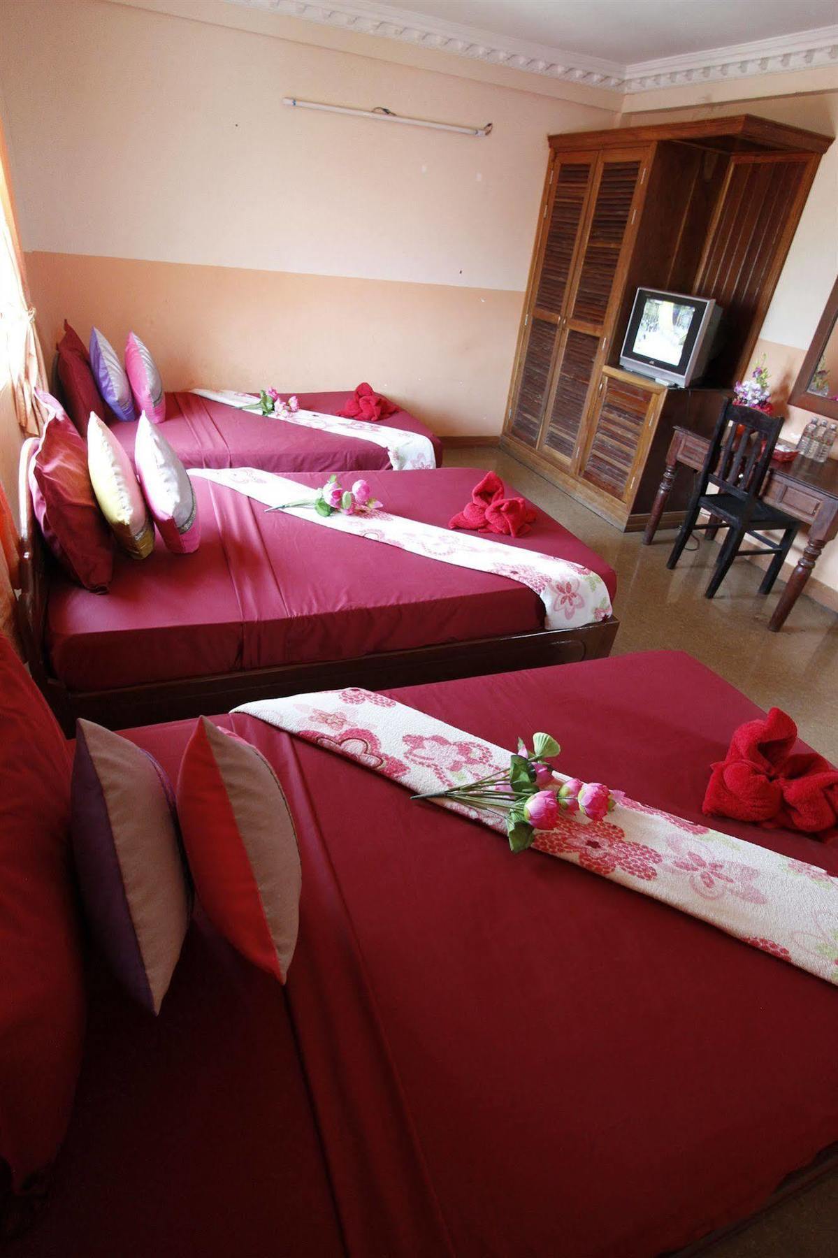Adan World Hostel *