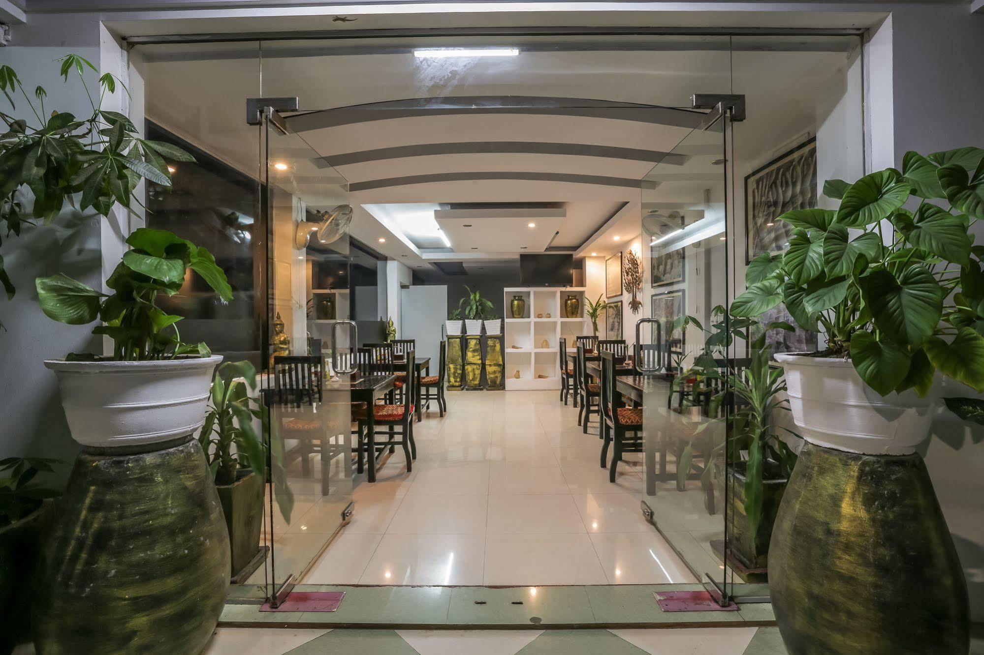 Hostel Adan World