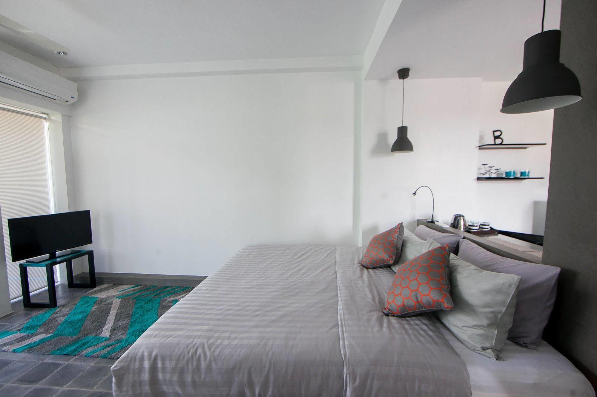 Pura Vida Boutique & 4*