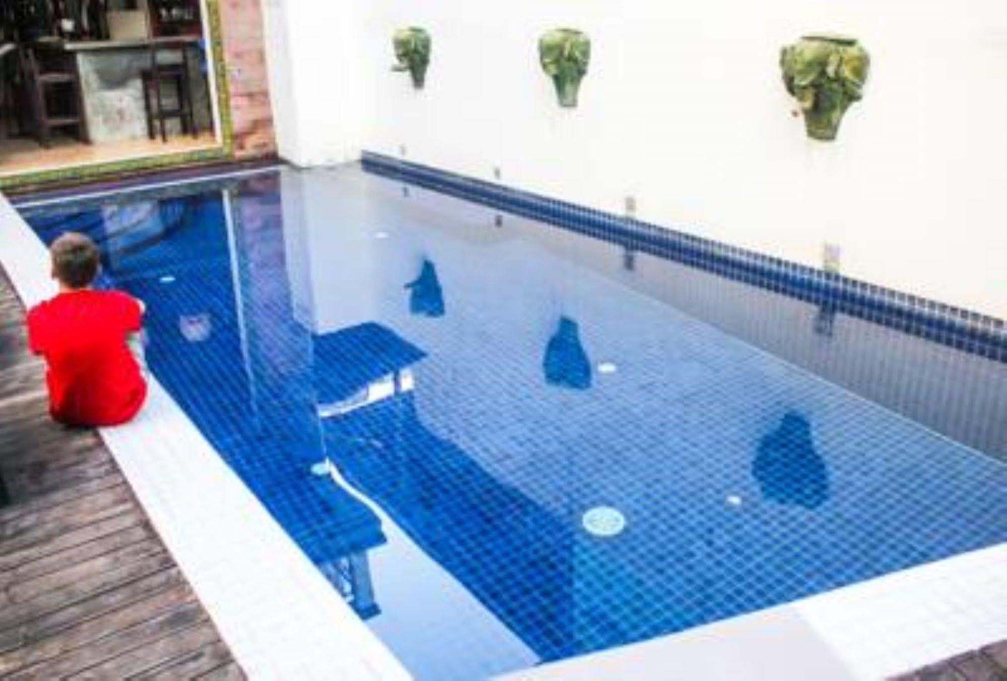 Pura Vida Boutique & 4*