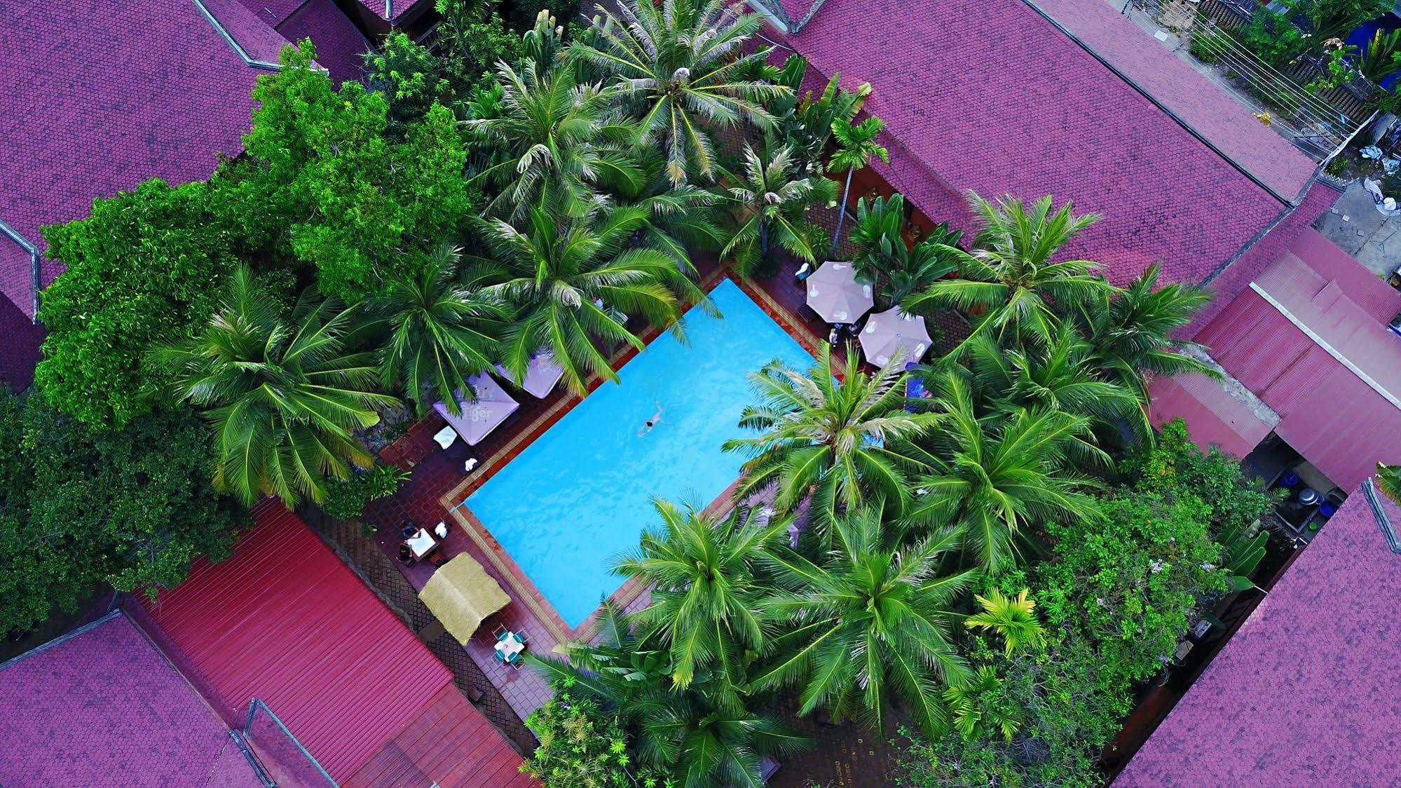 Neak Pean - Wooden House Siem Reap