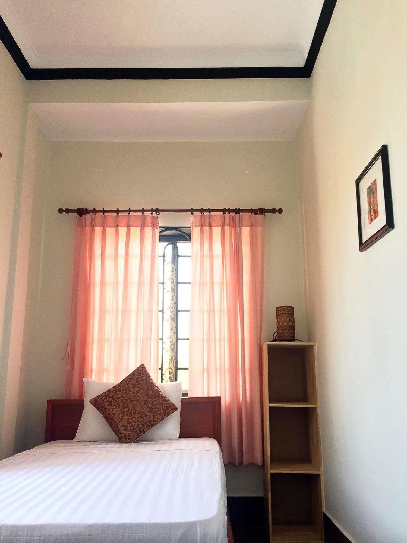 The Cashew Nut 3*