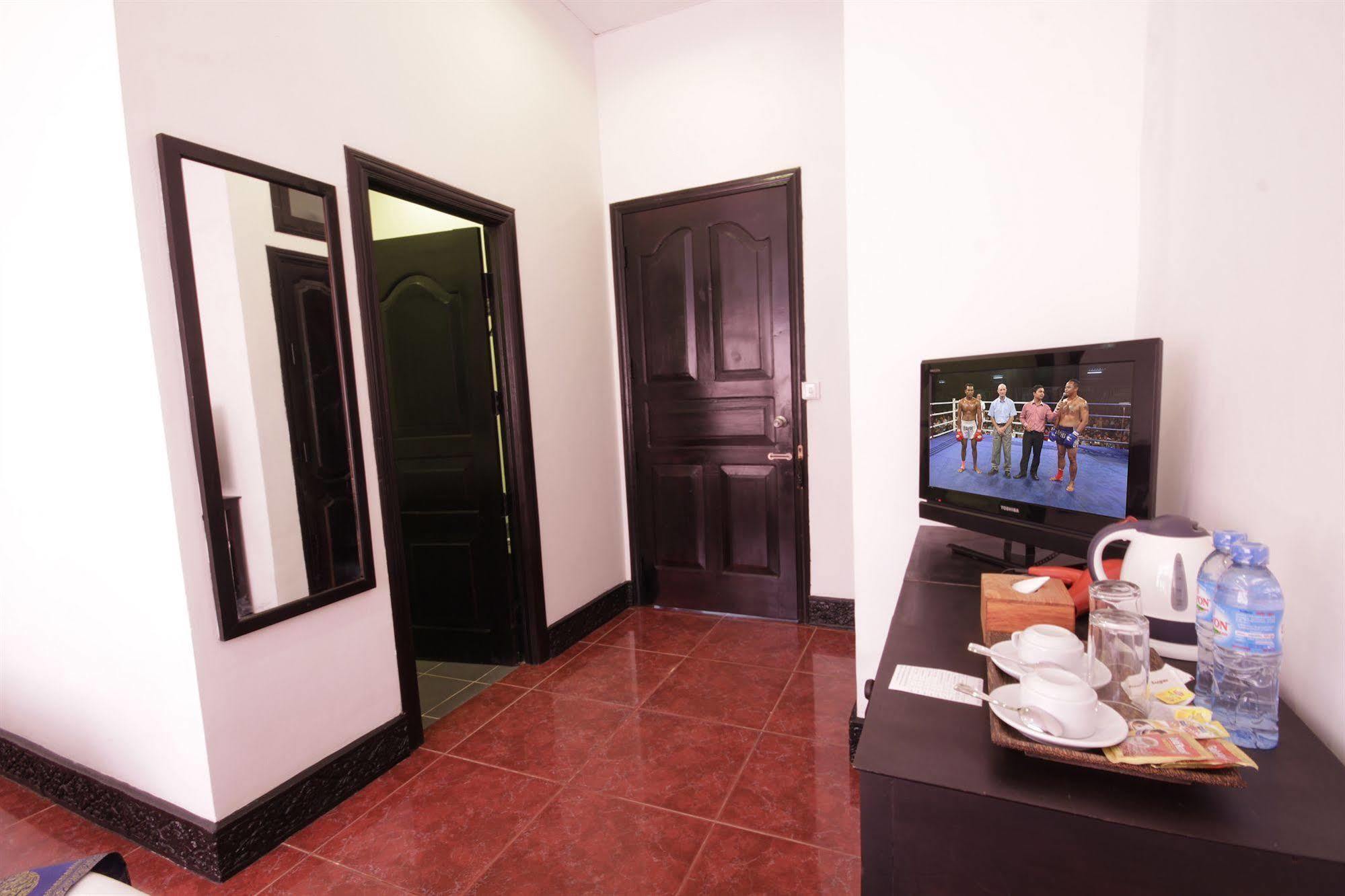 The Moon Hotel 2*