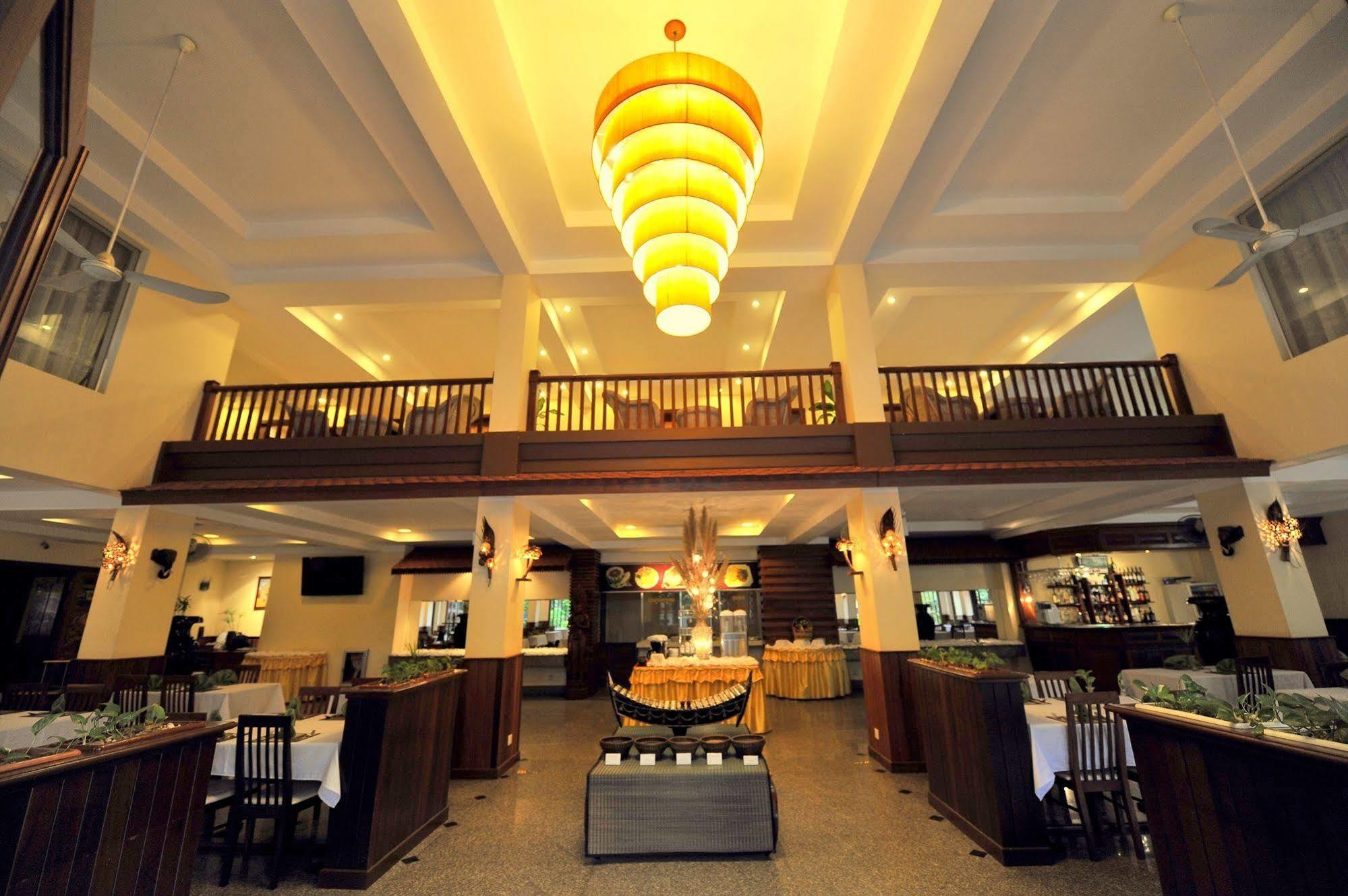 Hotel River