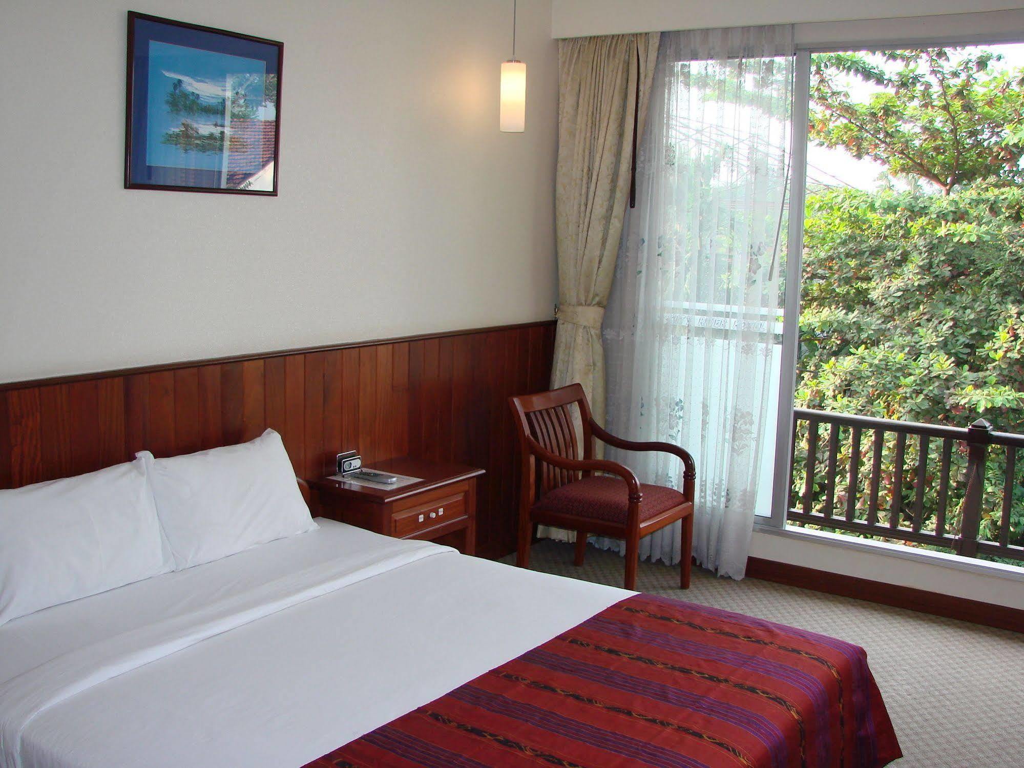 Hotel River