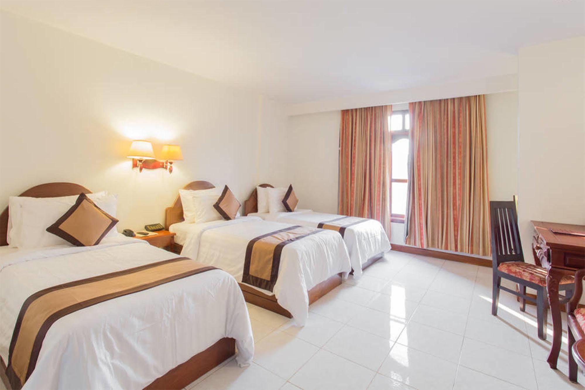 Angkor Vireak Chey Hotel 3*