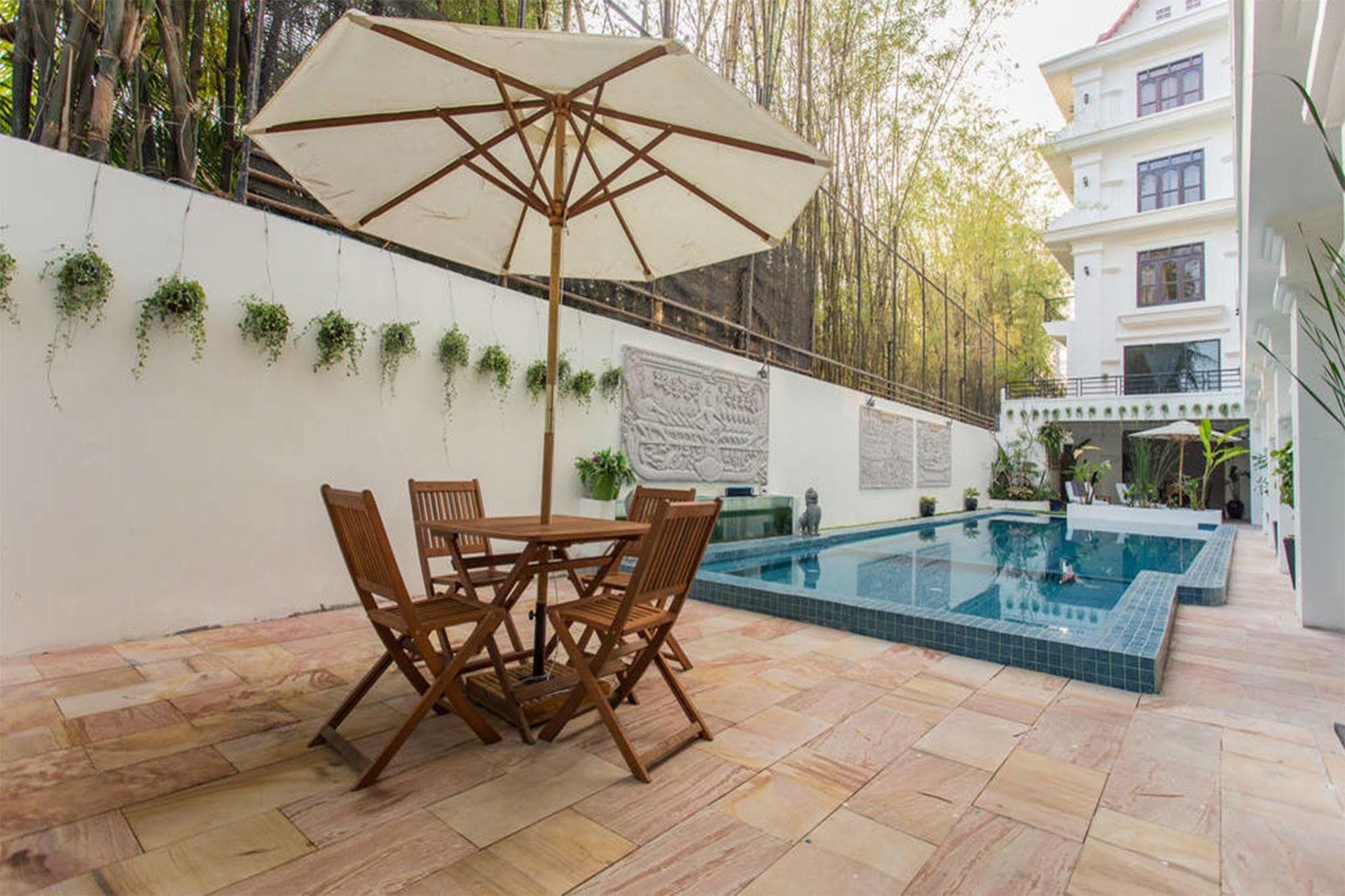 Angkor Vireak Chey Hotel 3*