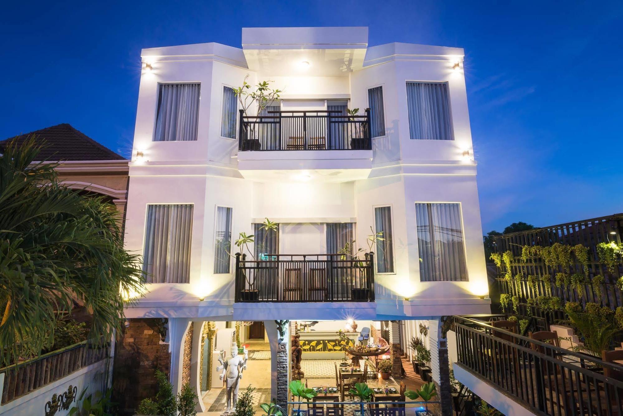 Moon Flower Hotel 3*