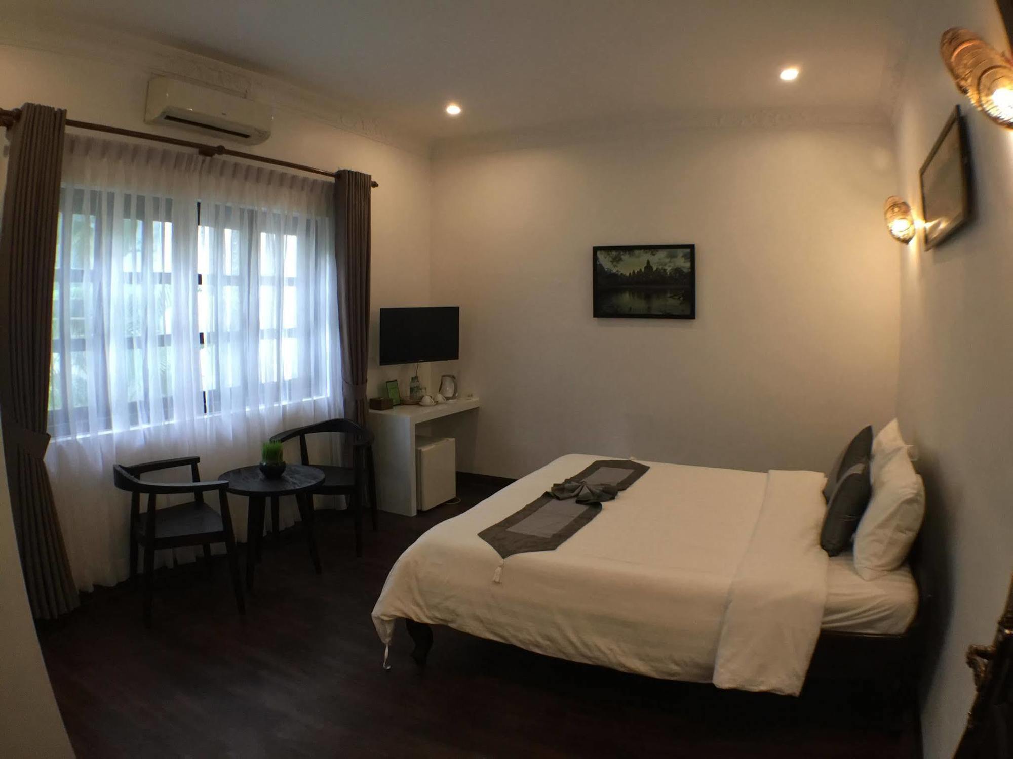 Angkor Yellow Villa *