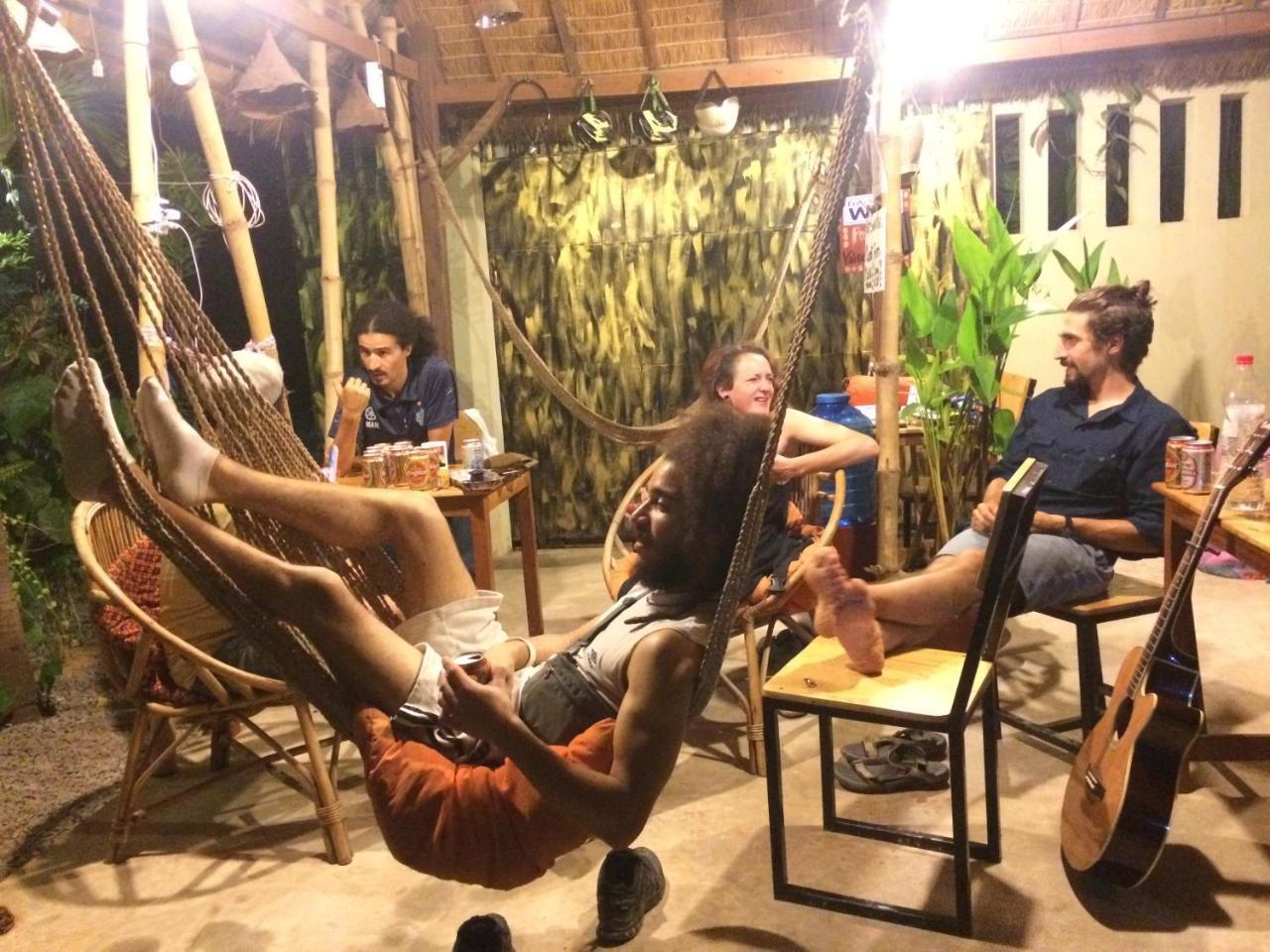 Hostel Happy Hippies *