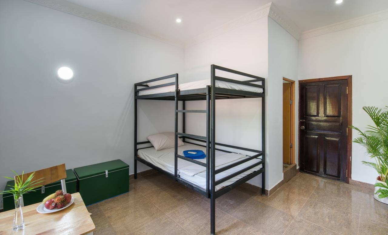 Barefoot Backpacker Hostel *