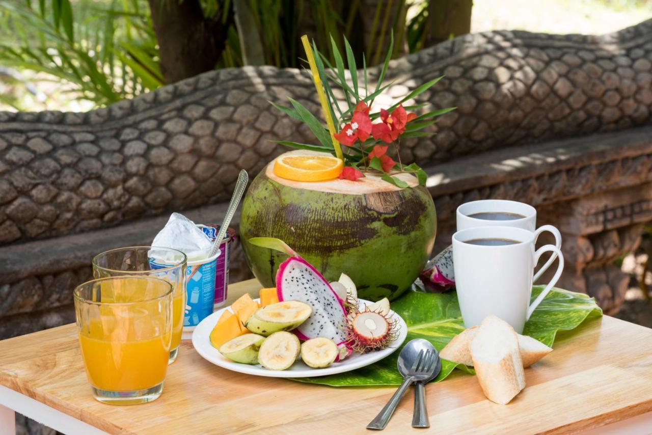 Hostel Barefoot Backpacker Siem Reap