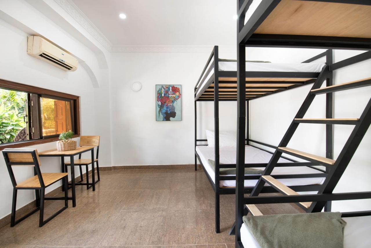 Barefoot Backpacker Hostel *
