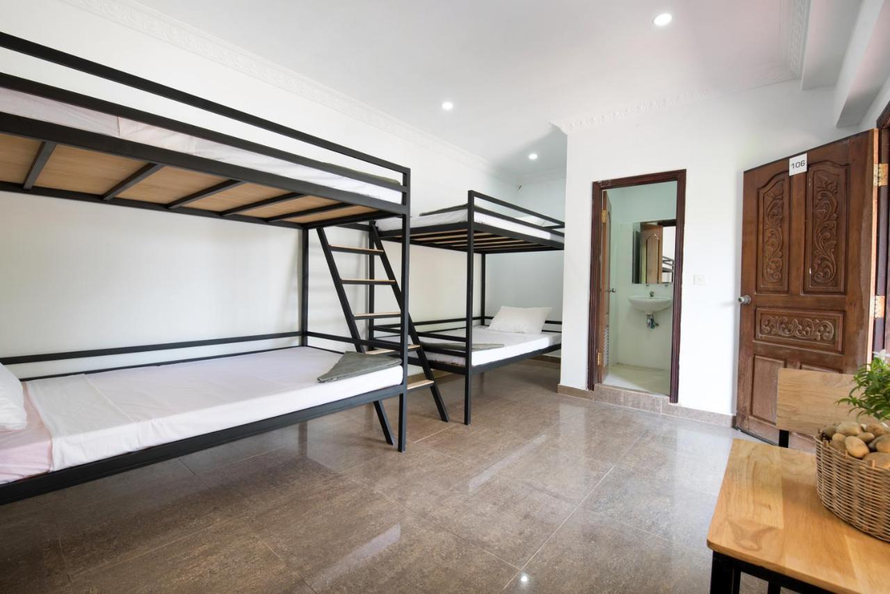 Hostel Barefoot Backpacker Siem Reap