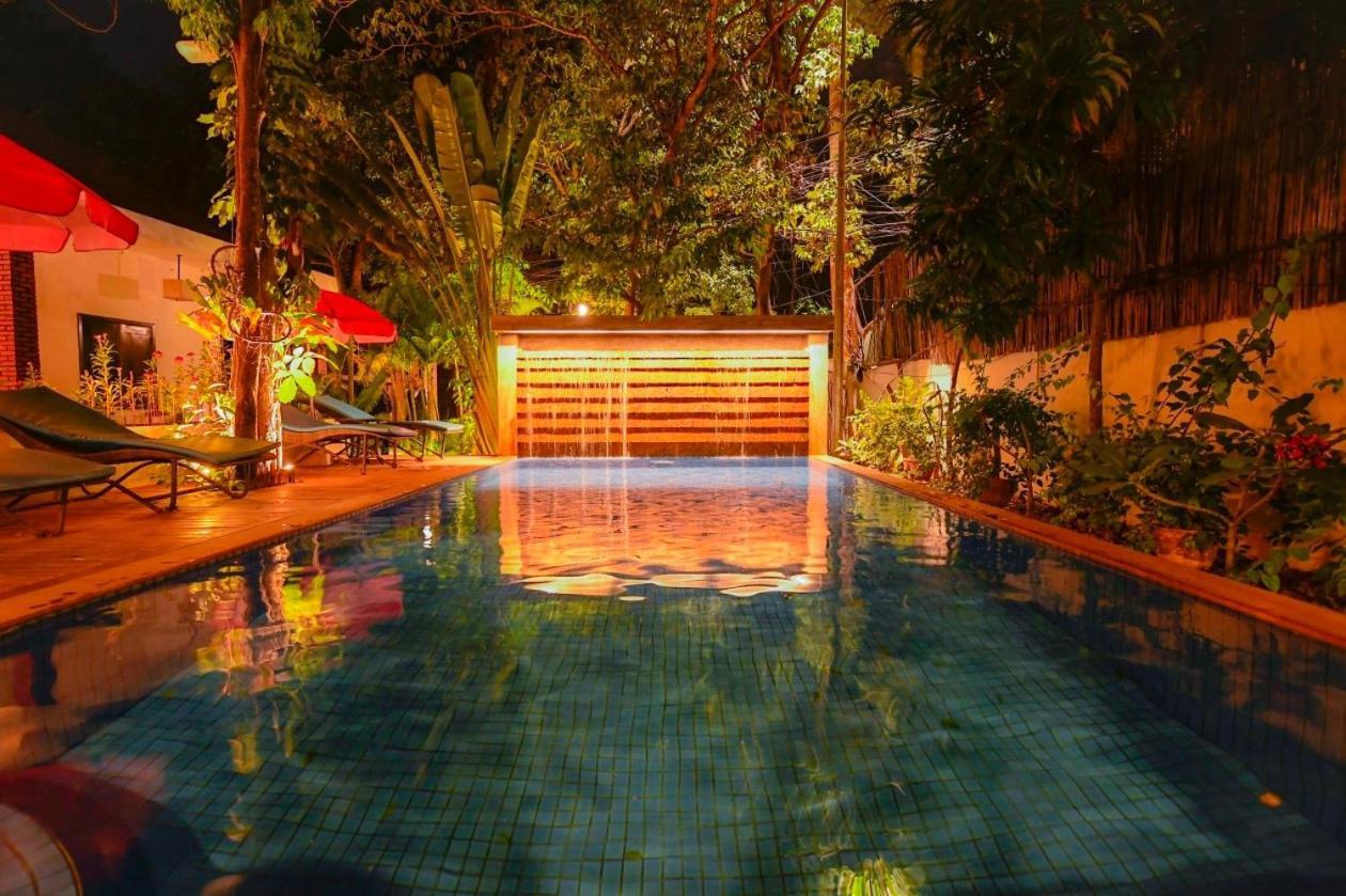 The Angkor Crescent 3*