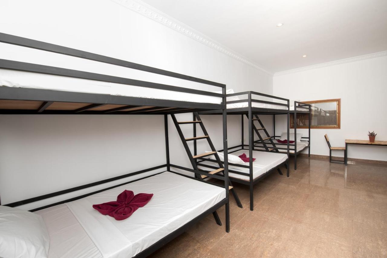 Hostel Barefoot Backpacker Siem Reap