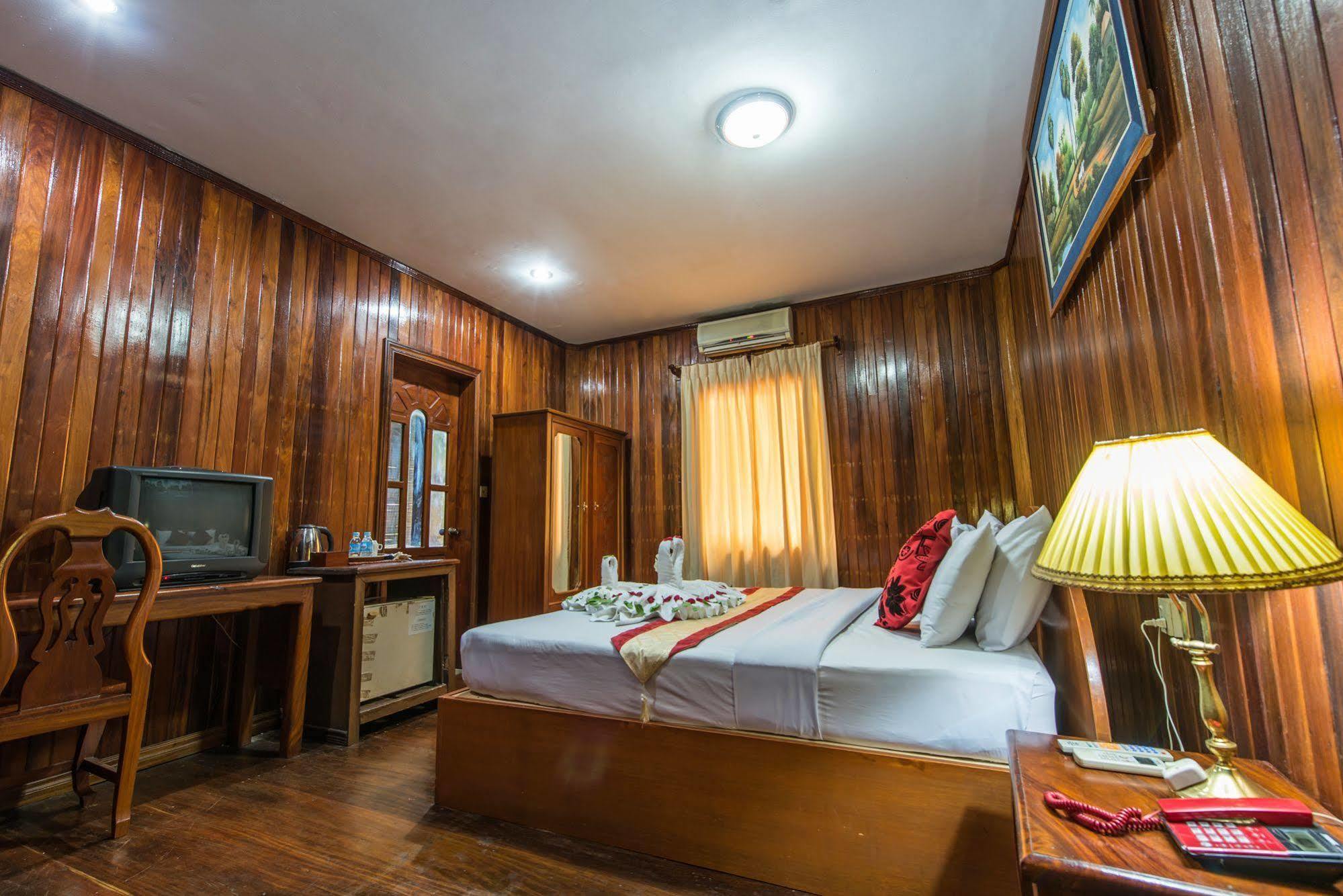 Neak Pean - Wooden House Hotel