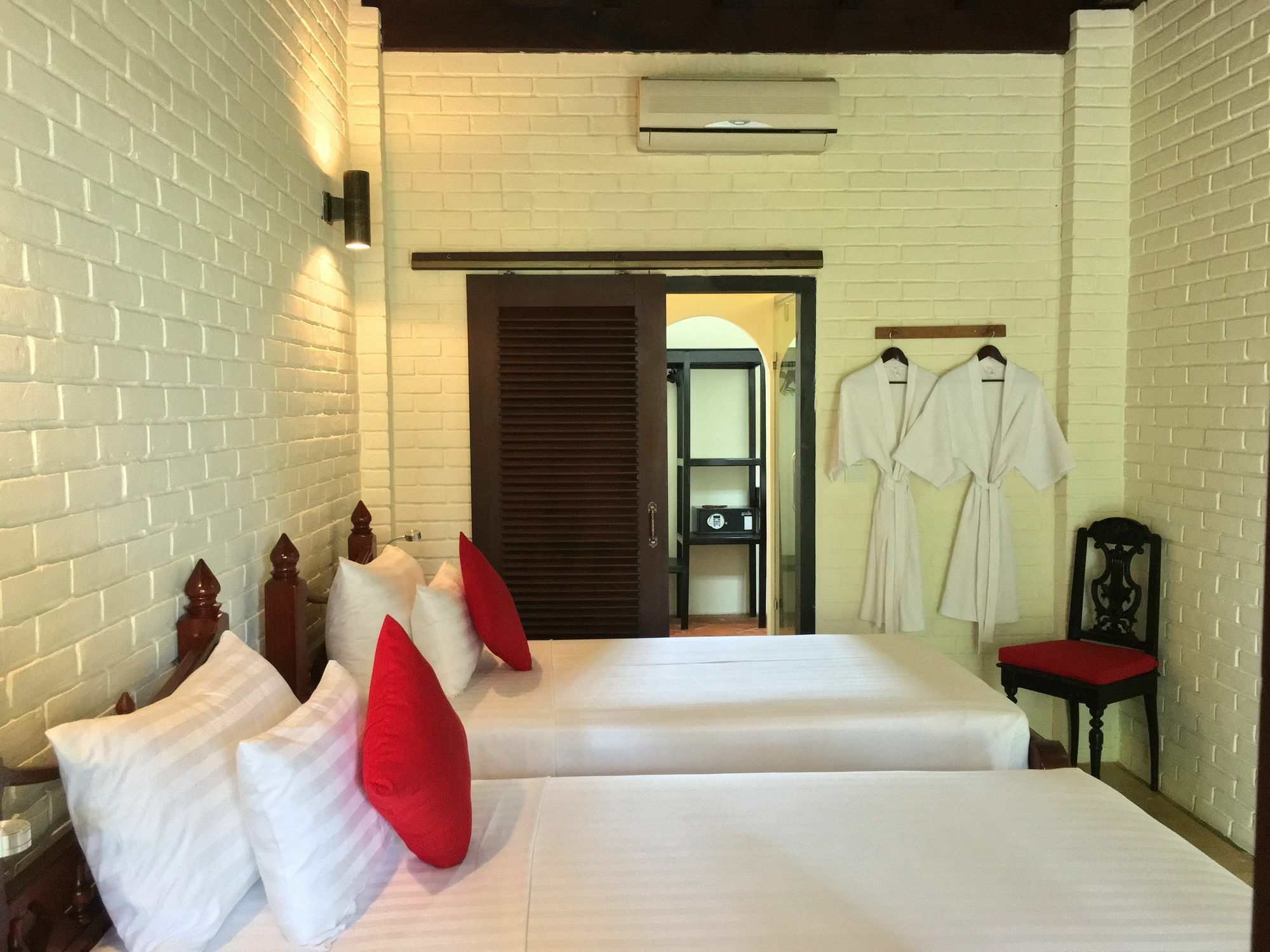 La Loti Hotel