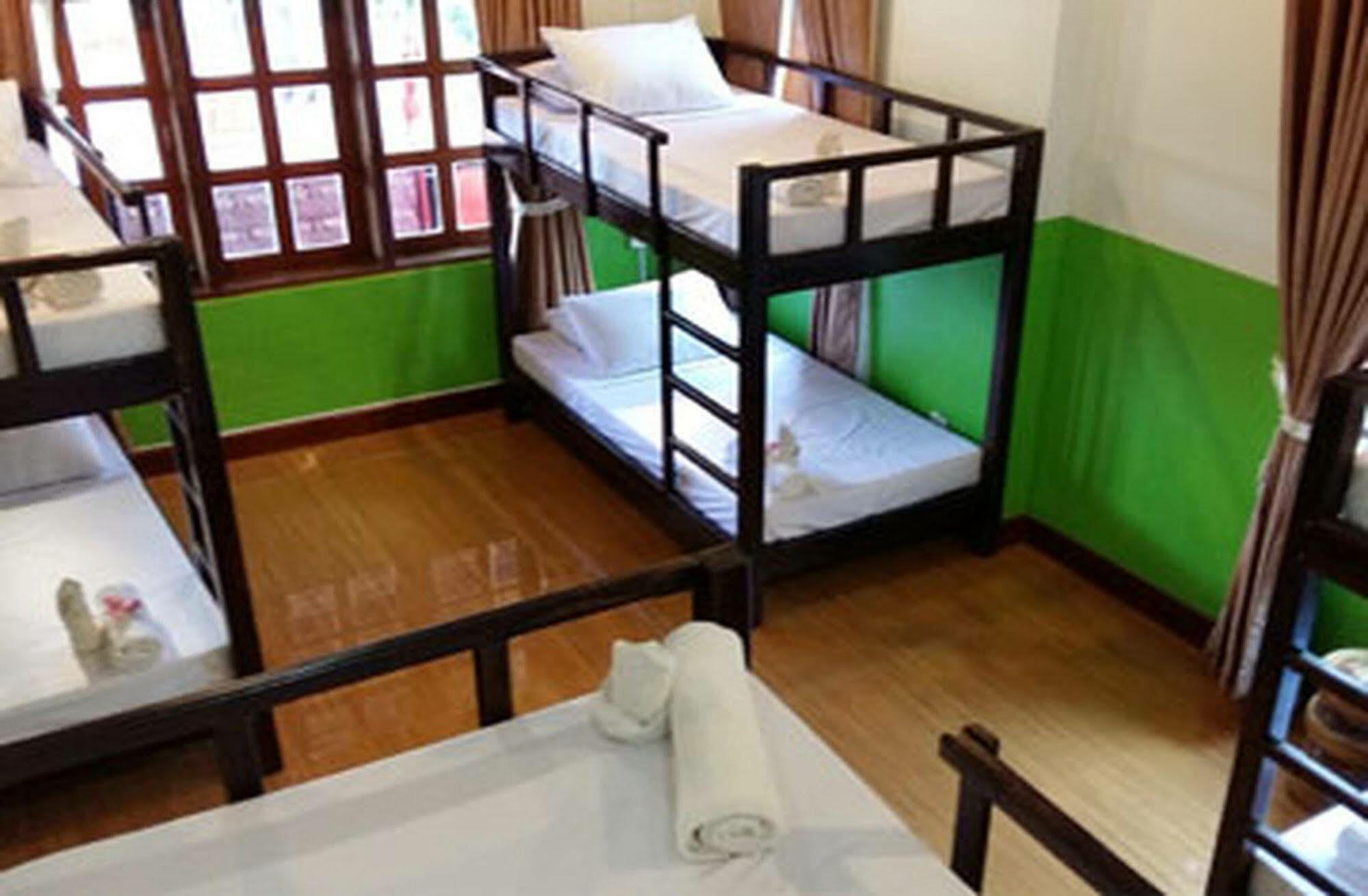 Hi Deluxe Hotel 2*