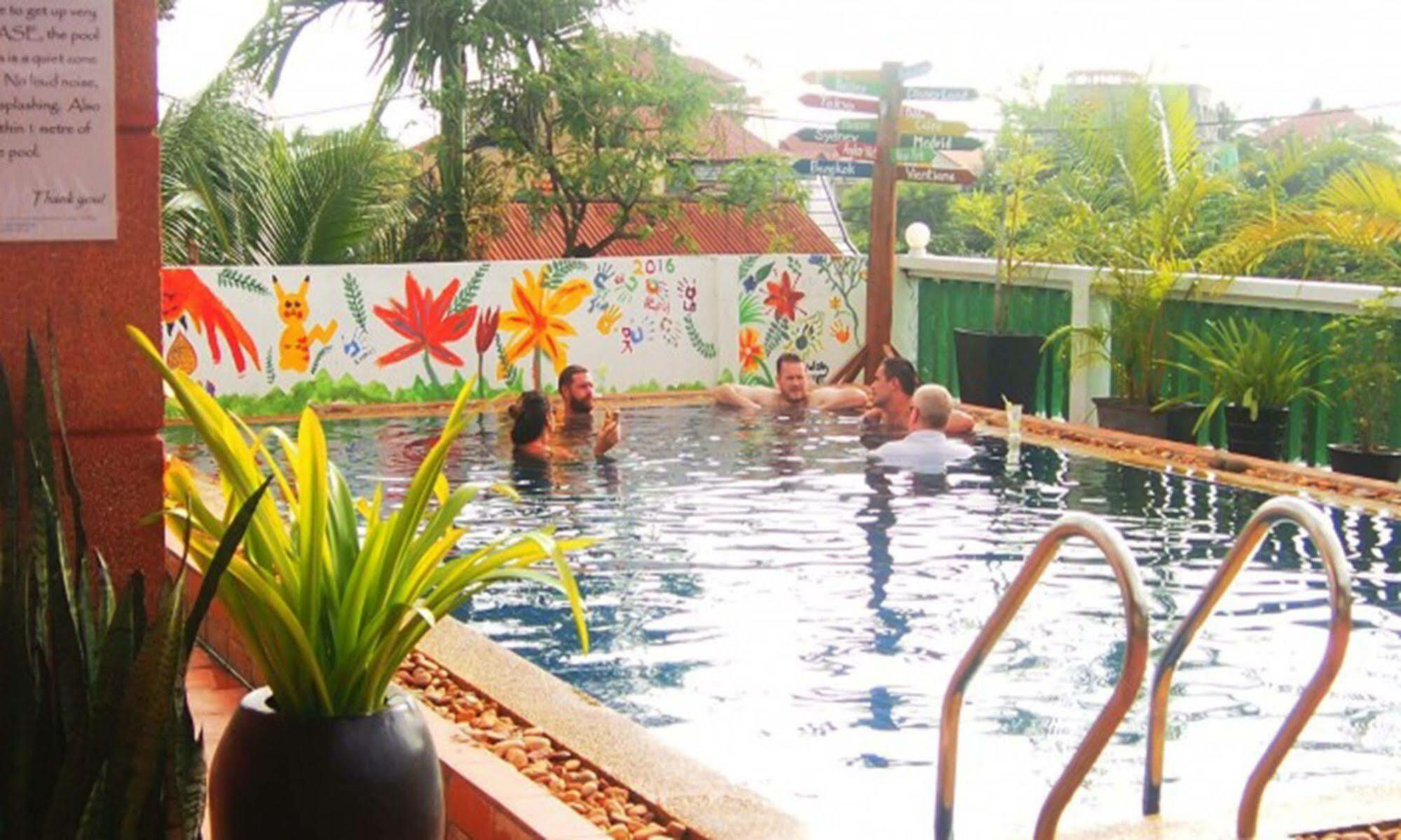 Hotel Hi Deluxe 2*