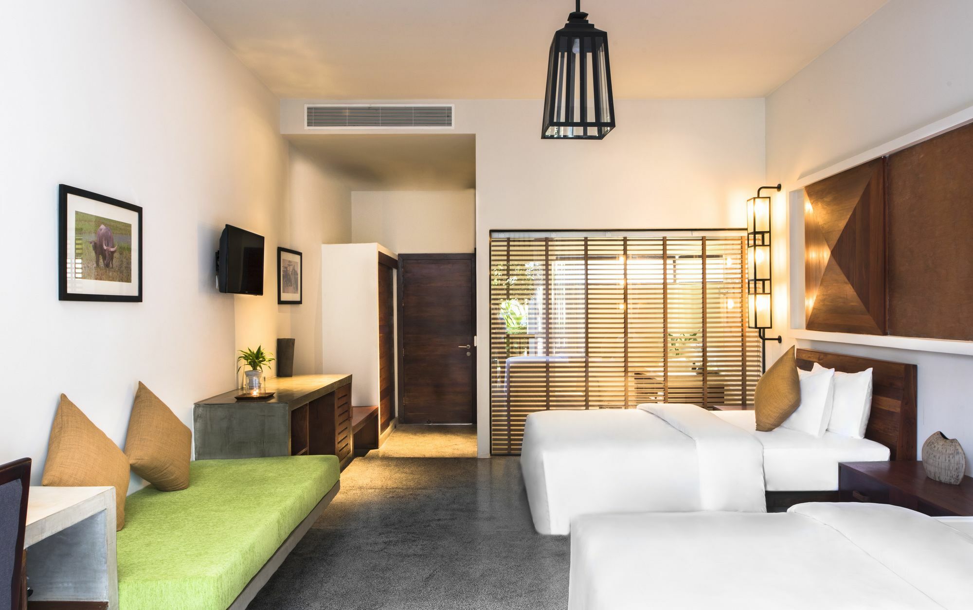 Chronicle & Hotel 4*