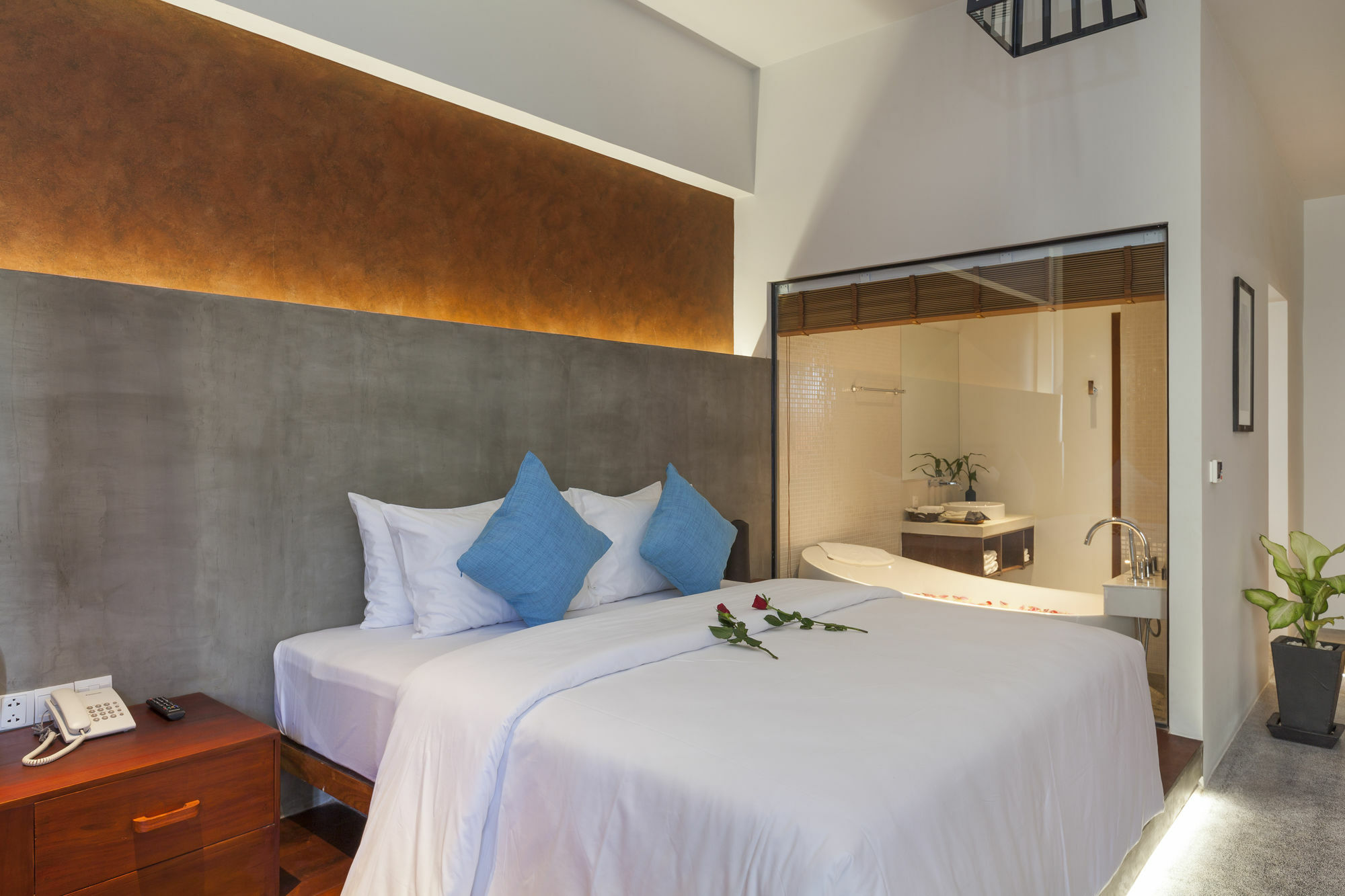 Chronicle & Hotel 4*
