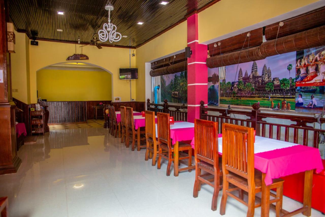 Rajdhani Palace 3*