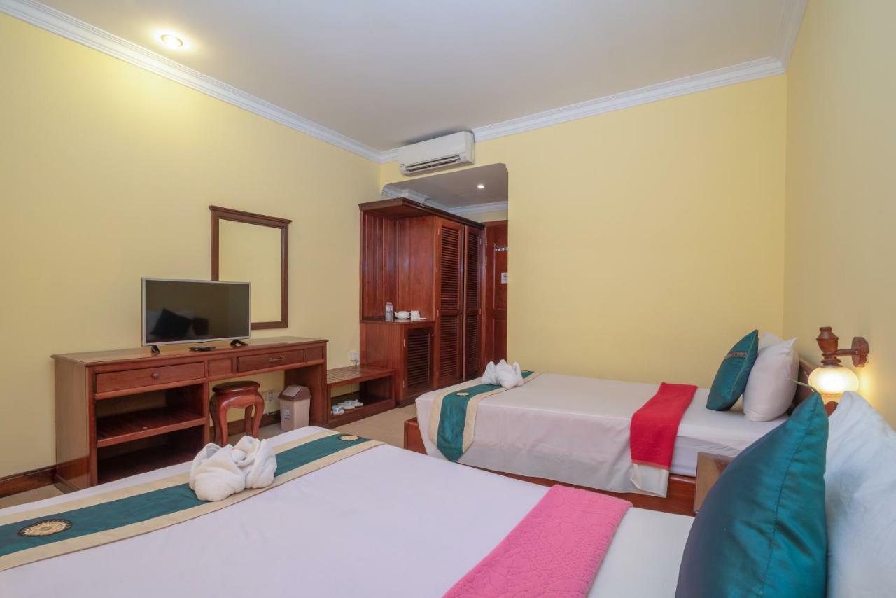 Rajdhani Palace 3*