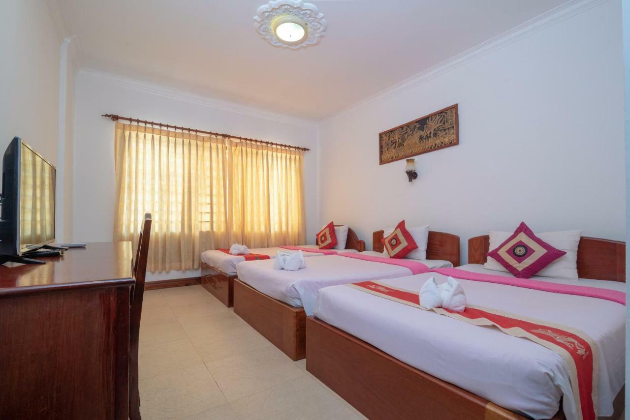 Rajdhani Palace 3*