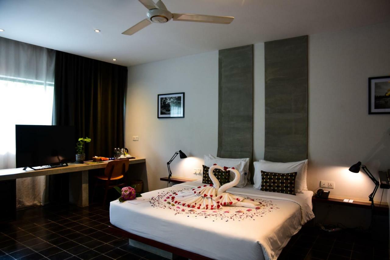 Hotel Hillocks &