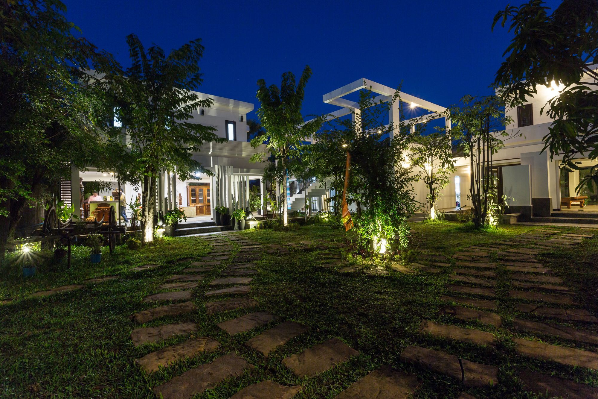 Blue Spring Boutique 3*