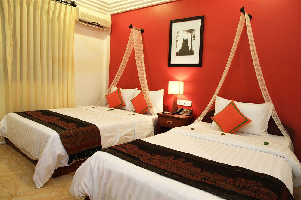 Hotel Banyan Leaf