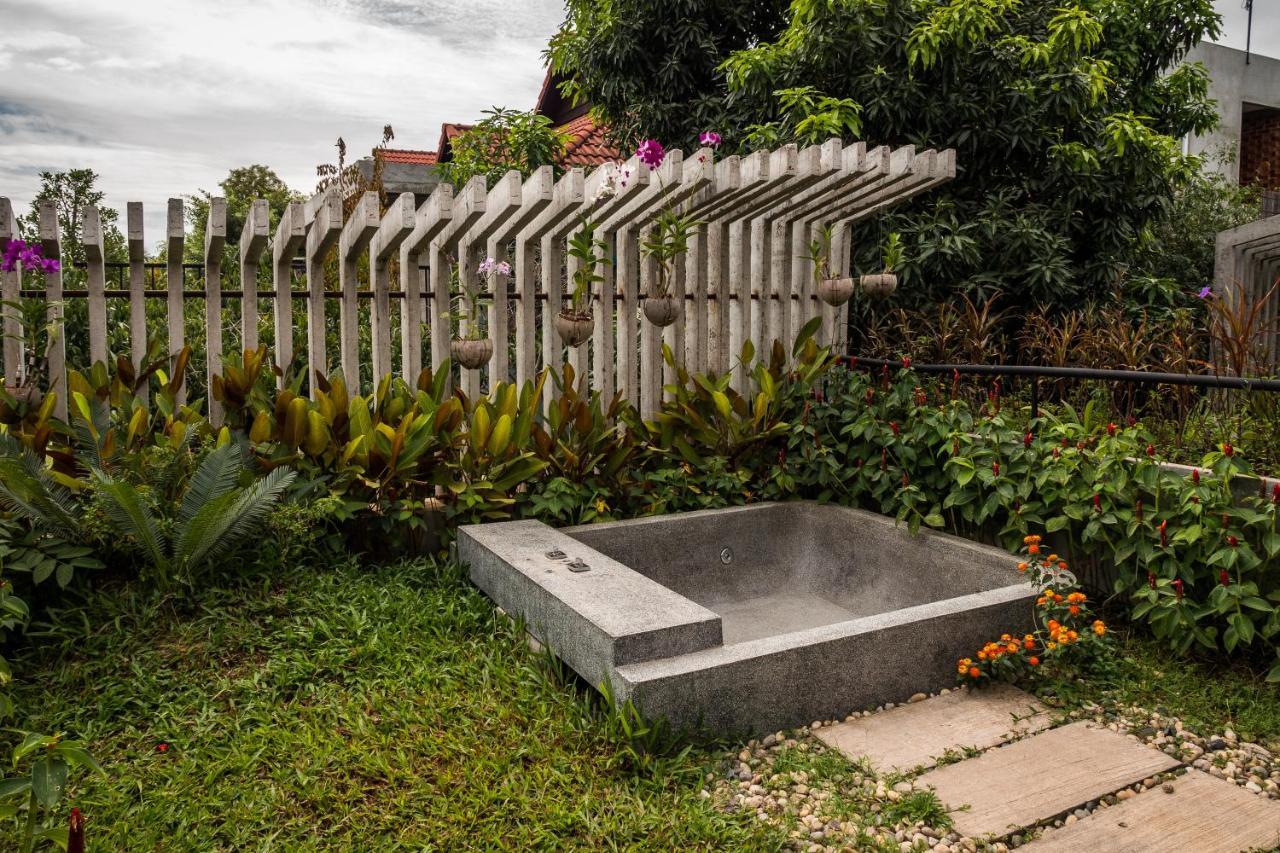 Hotel Hillocks &