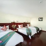 Smiling Deluxe Hotel