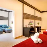 Reveal Courtyard In Reveal Angkor