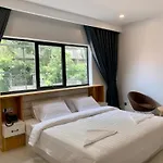 Nico\'S Hotel And Skybar