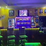 Tom\'S Place