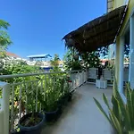 Homestay Yellow Natural House