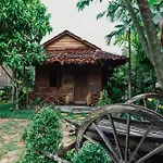 Phum Khmer Lodge - Village Cambodian Eco-Lodge
